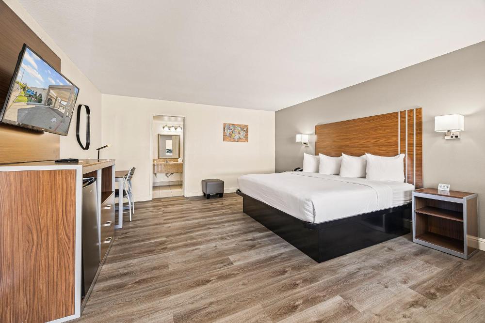 Standard King Room interior