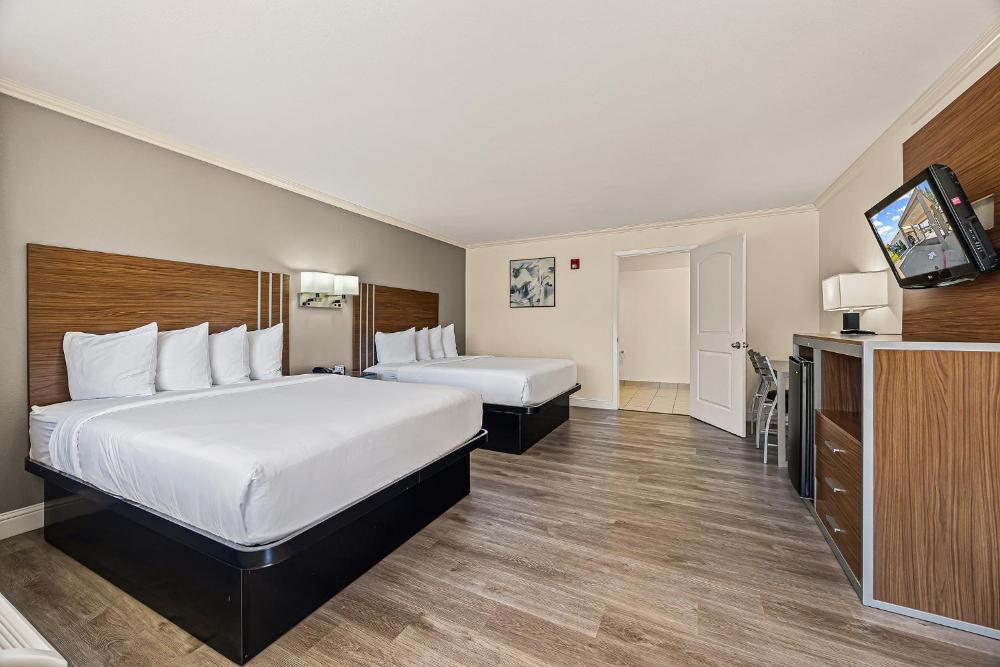 Queen Room with Two Queen Beds interior